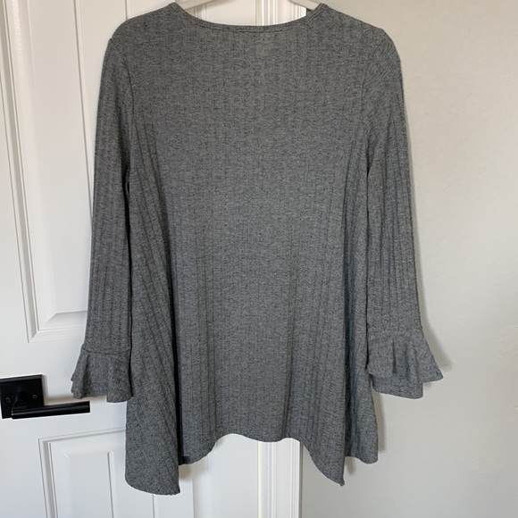 Long sleeve tunic. - Picture 2 of 2